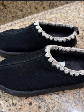 Women's Black Slip-On Cozy Slippers with Contrast Trim